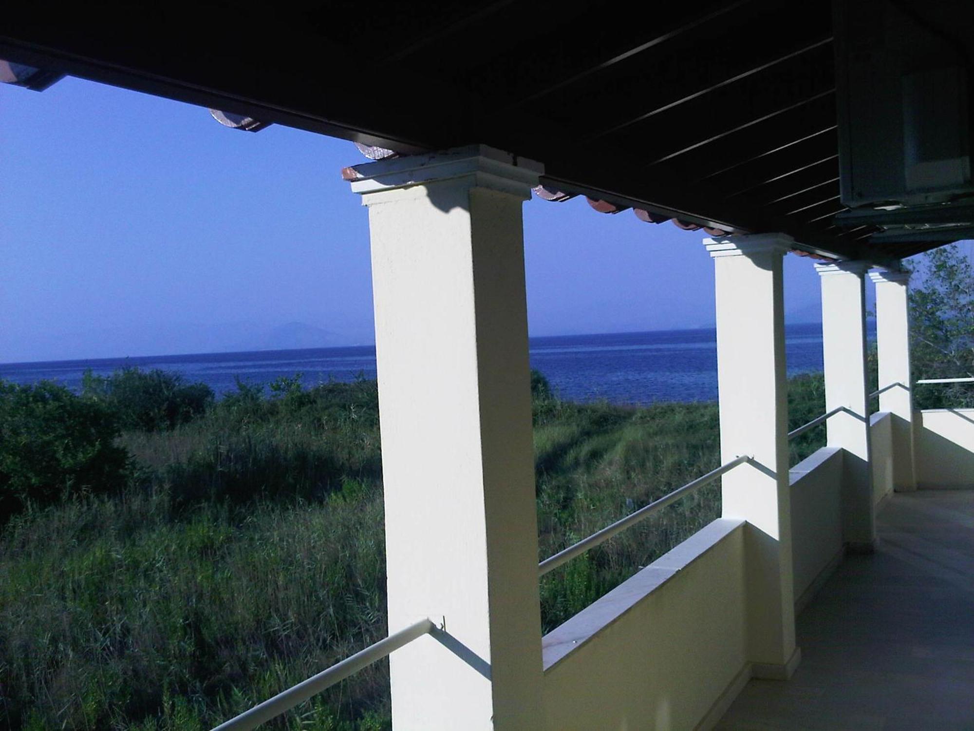 Virginia'S Beachfront Apartments กาวอส ภายนอก รูปภาพ