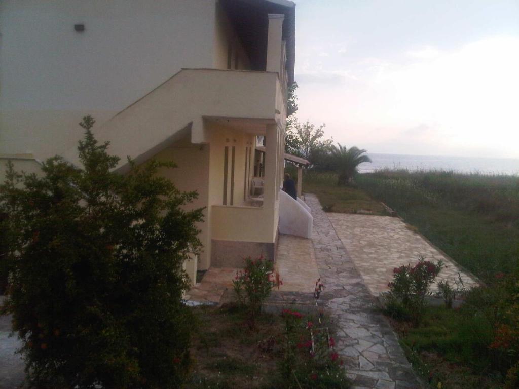 Virginia'S Beachfront Apartments กาวอส ภายนอก รูปภาพ