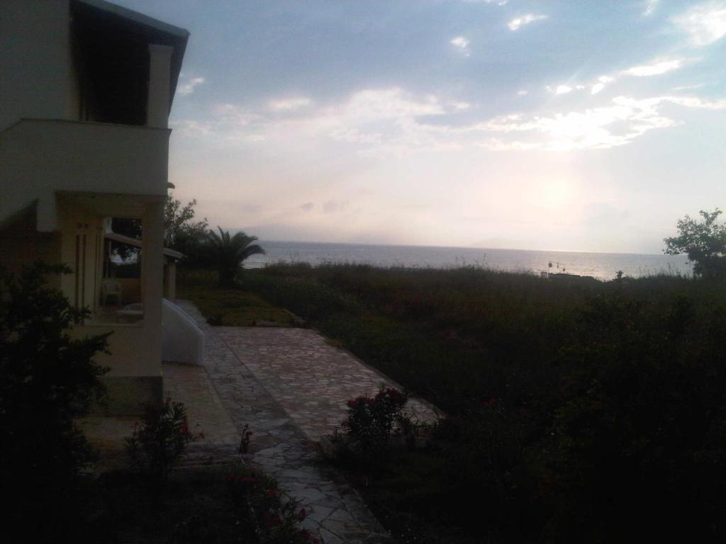 Virginia'S Beachfront Apartments กาวอส ภายนอก รูปภาพ