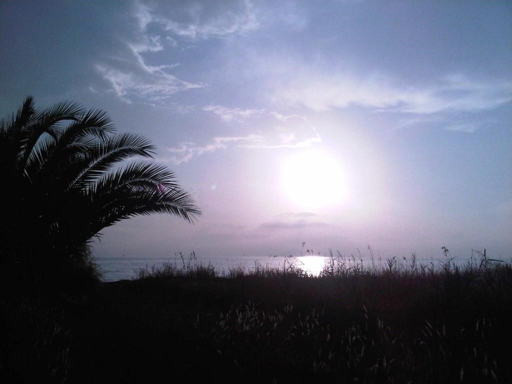 Virginia'S Beachfront Apartments กาวอส ภายนอก รูปภาพ